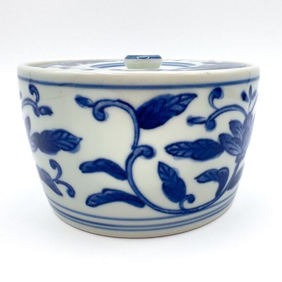 Vintage Tachikichi Kyoto Japan Blue and White Dresser Jar w Lotus Scroll Design - Picture 9 of 13
